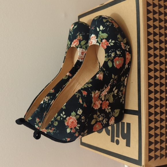 BNIB hibou wedge heels - Picture 2 of 6